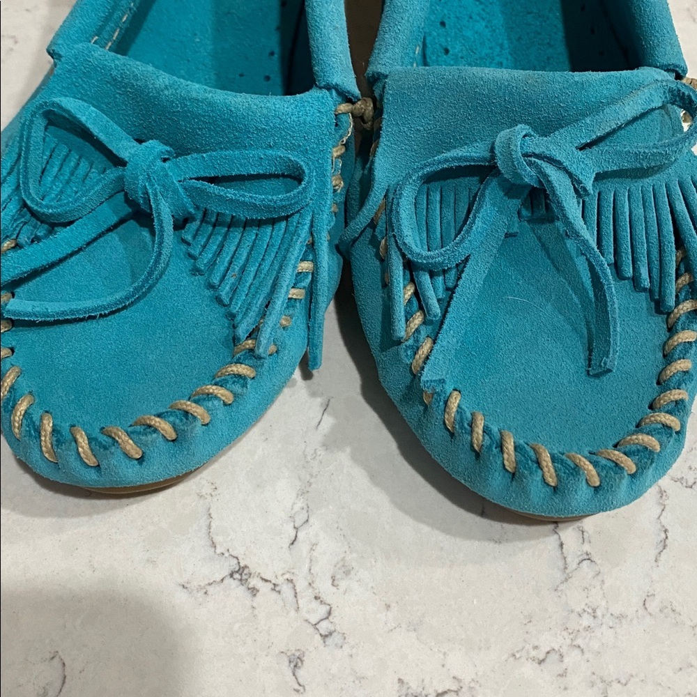 Minnetonka Women's Vibrant Blue Moccasins - Picture 2 of 8